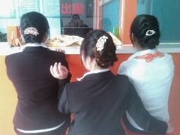 姐妹团扎什么发型好看