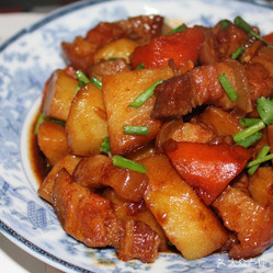 红焖肉炖土豆制作方法