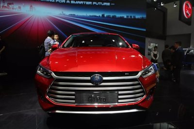 关于比亚迪秦70混动价格的配图及描述