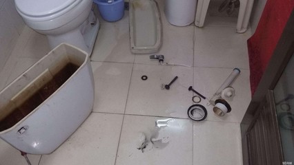 马桶底部漏水怎么处理