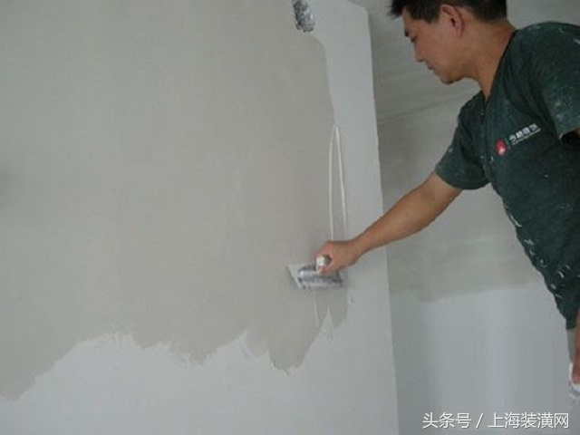 墙面刮腻子