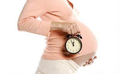 怀孕后期快到预产期怎么还不生