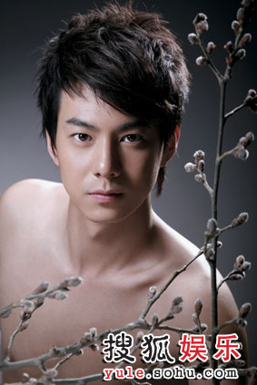 组图:好男儿张殿菲小试性感 露点照引同志青睐