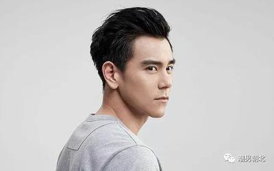 男生m发际线发型好看
