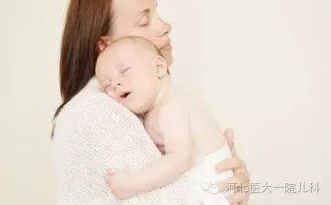 三个月宝宝怎么抱