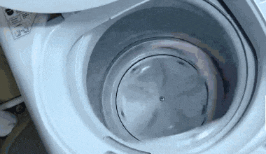冰箱里有水声