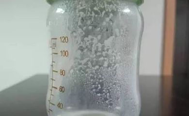 正常奶粉挂壁图片