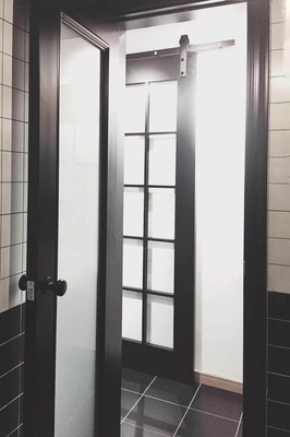 外面租房单间床对着厨房门