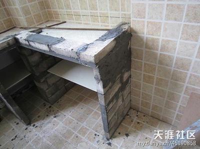 橱柜用水泥垒起来