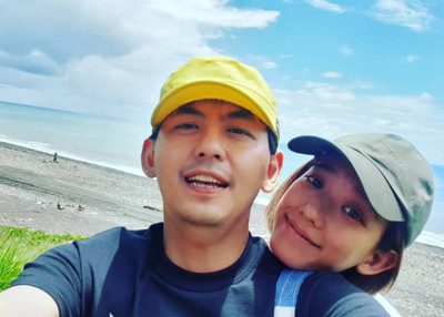 黄子佼孟耿如交往六周年 情侣装合影两人越长.