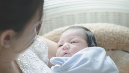 怀孕还能喂母乳吗