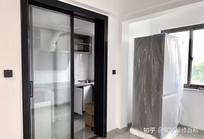 灰色地砖配什么门