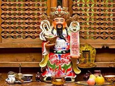 财神能和厨房对着吗