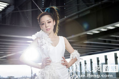 韩国女歌手mv白裙子图片