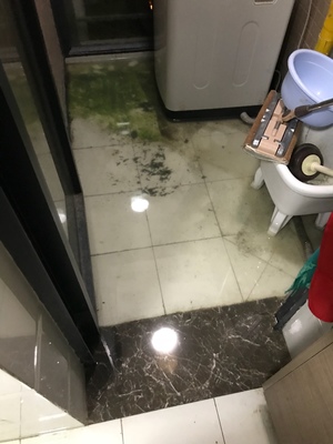 厨房为啥从上面漏水下来