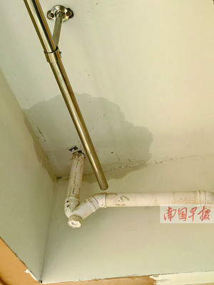 室内厨房共用下水管漏水