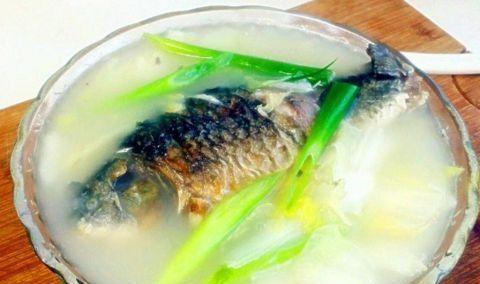 白菜煲鱼汤的做法大全家常