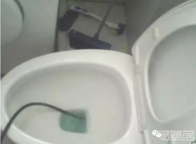 马桶上水管堵了怎么办