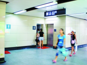 深圳龙华地铁站