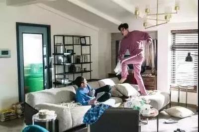 梦见自己关门不让狗进