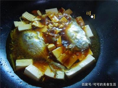鲳鱼炖豆腐的做法