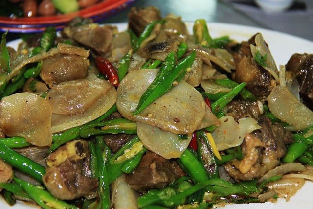 土豆片炒鸡肉的做法