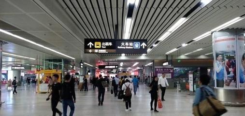 深圳龙华地铁站