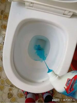 马桶黑色污垢怎么去除