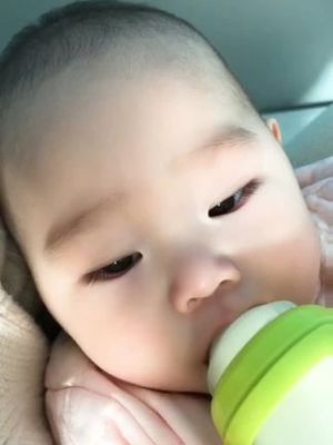 五个月的宝宝怎么抱