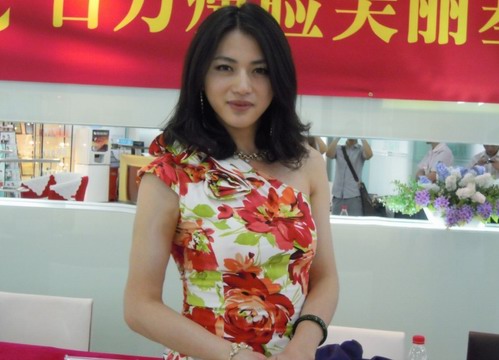 邹开云个人资料:伪娘邹开云图片,写真,电影.