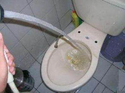 马桶上水管堵了怎么办