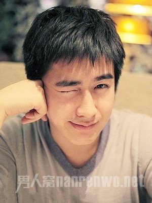 中学生短发男