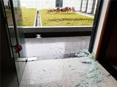 玻璃突然爆裂原因迷信