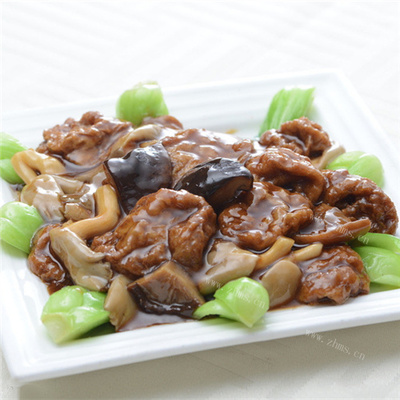 香菇焖肉的做法