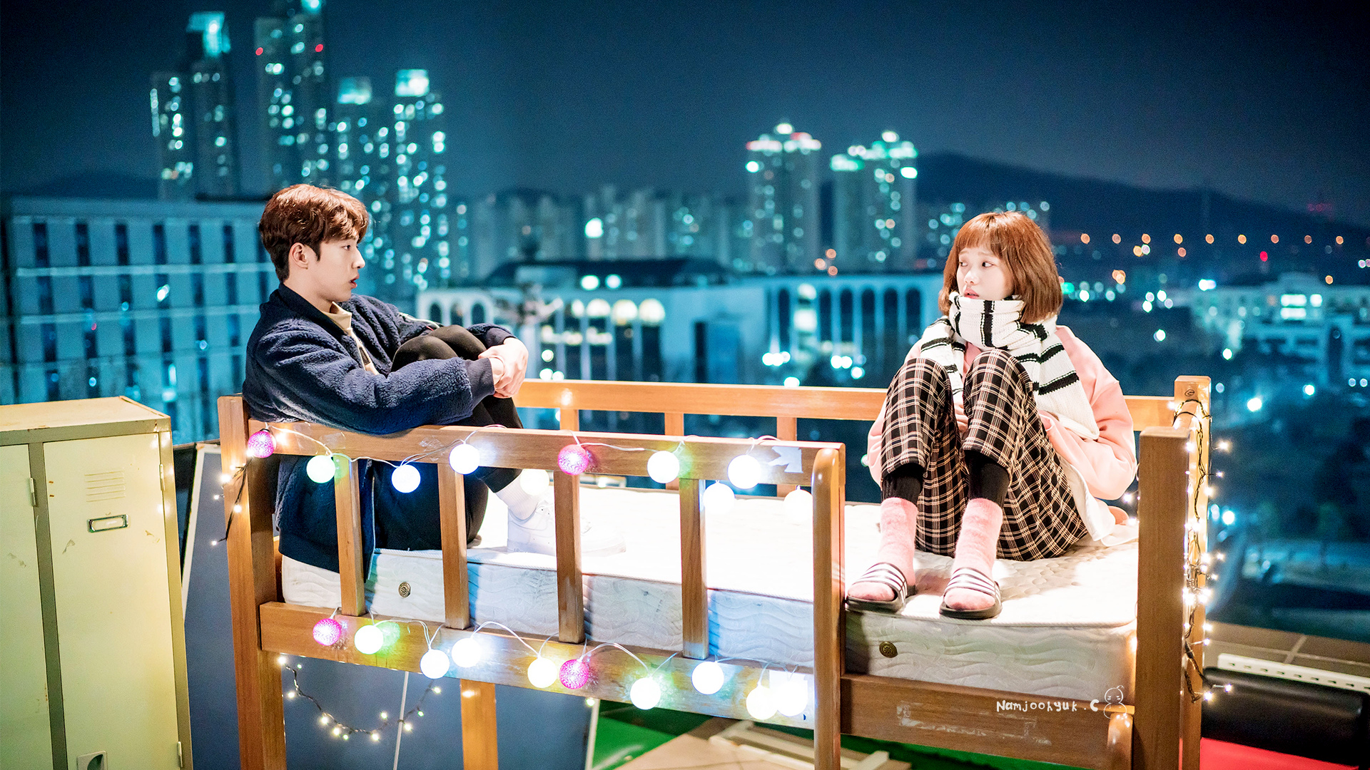 《举重妖精金福珠》南柱赫李圣经甜蜜天台剧照.