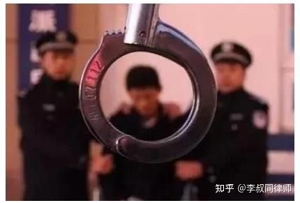 拘留必须出示拘留证吗