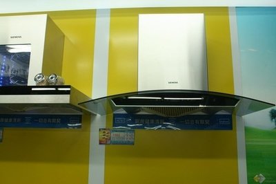 先安排烟罩还是橱柜