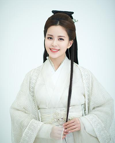 演员温心曝光古装造型 白裙杀演绎淡雅