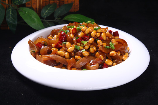 黄豆焖肉粒的做法大全家常