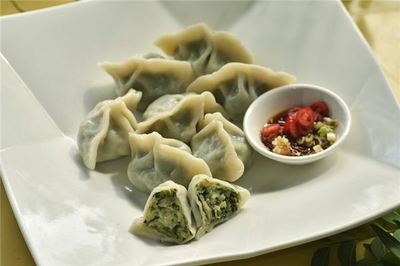 梦见在别人家吃饺子