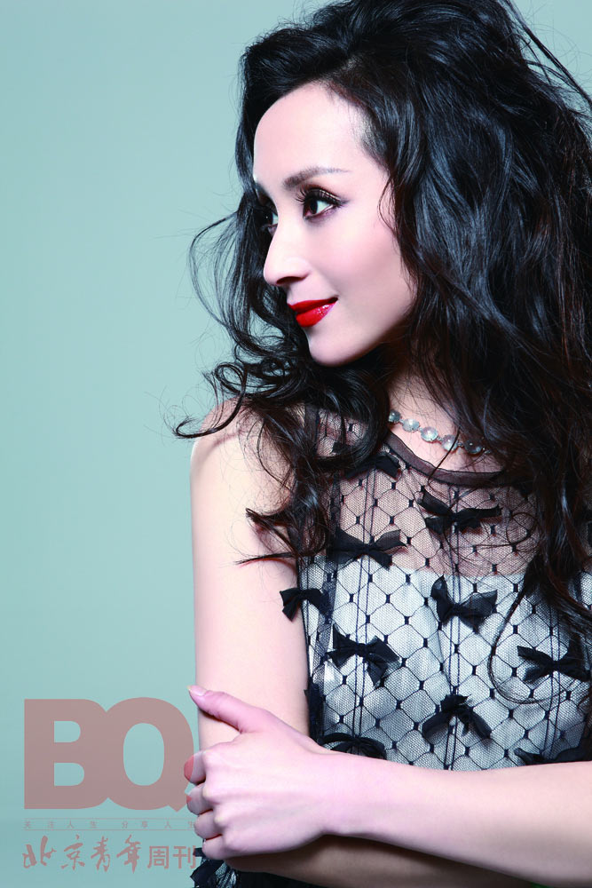 高清:汤灿登《gq》封面 演绎性感妩媚都市风 .