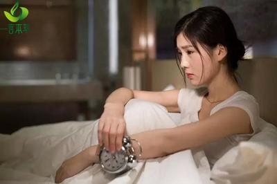 美女怀孕呕吐