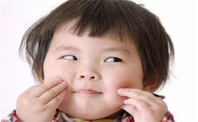 小孩斜视怎么治疗