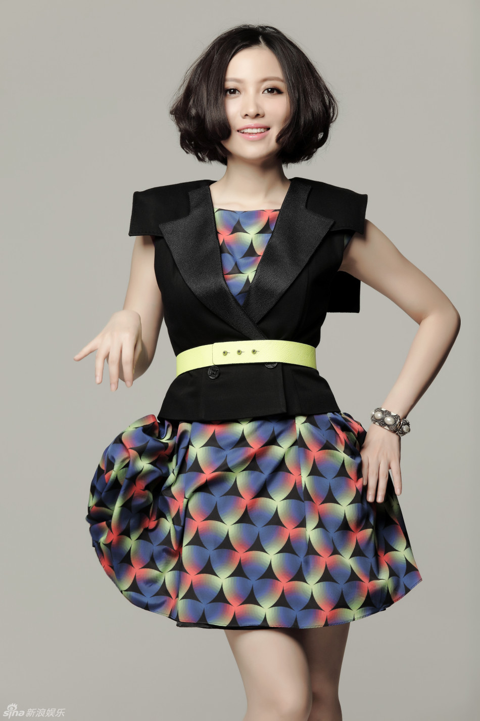 姚贝娜发新歌《心火》 清新写真坚强蜕变(组图.