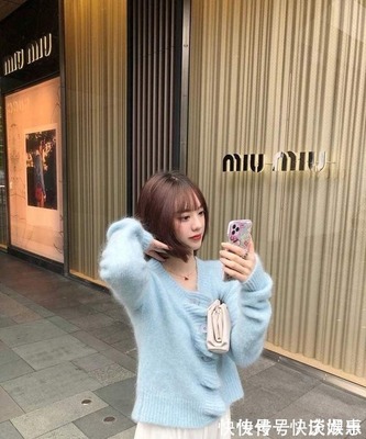 粉色衬衫配什么毛衣