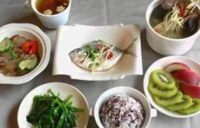月子吃什么饭好