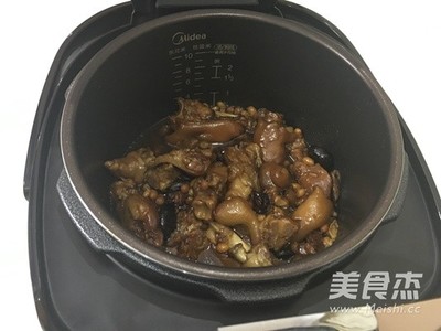 猪蹄炖黄豆香菇