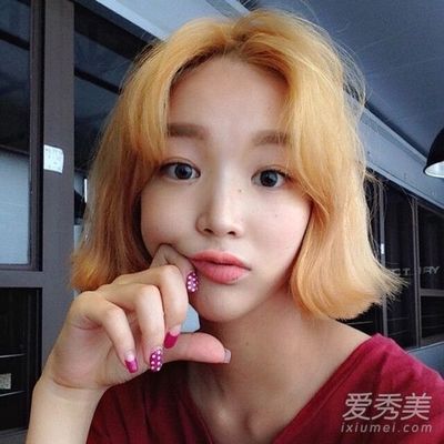 中短发小卷发型