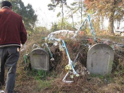 梦见别人家迁坟