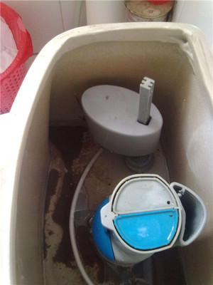 马桶水箱漏水怎么修